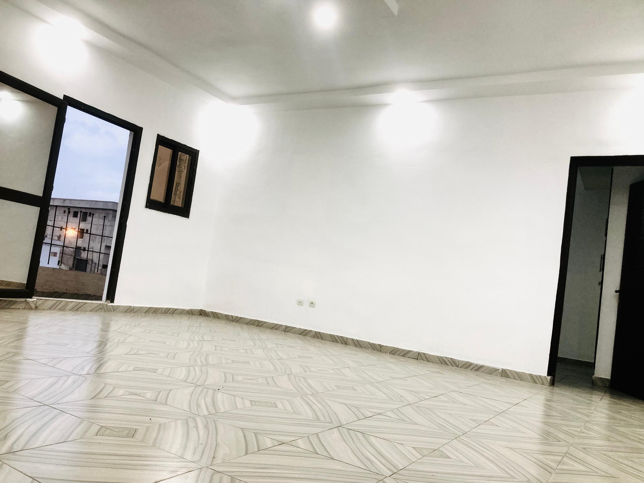 Appartement  ( 3 pièces )